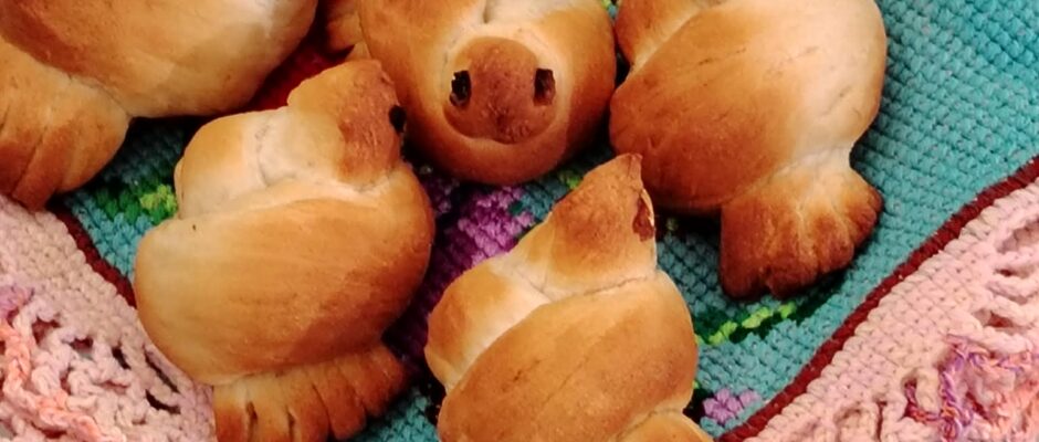 Жаворонки, булочки, пирожки и даже хачапури. Отличный рецепт дрожжевого теста. 